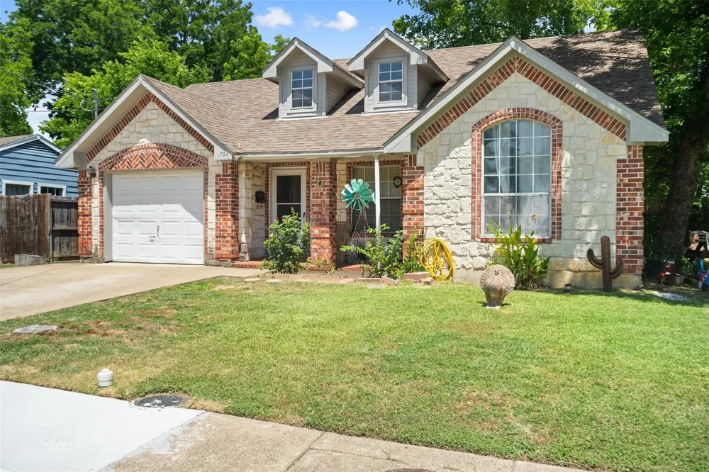 1724 Willow Hollow Drive Garland, TX 75040