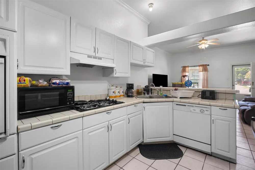 1724 Willow Hollow Drive Garland, TX 75040