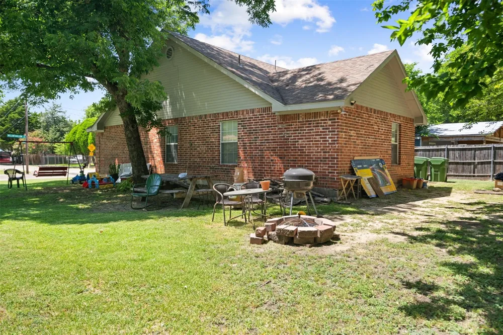1724 Willow Hollow Drive Garland, TX 75040