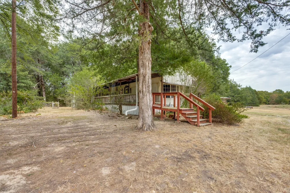1842 County Road 1105 Ravenna, TX 75476