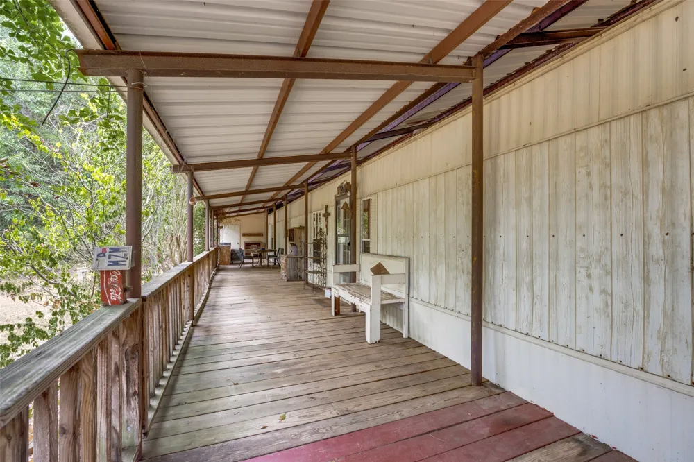 1842 County Road 1105 Ravenna, TX 75476