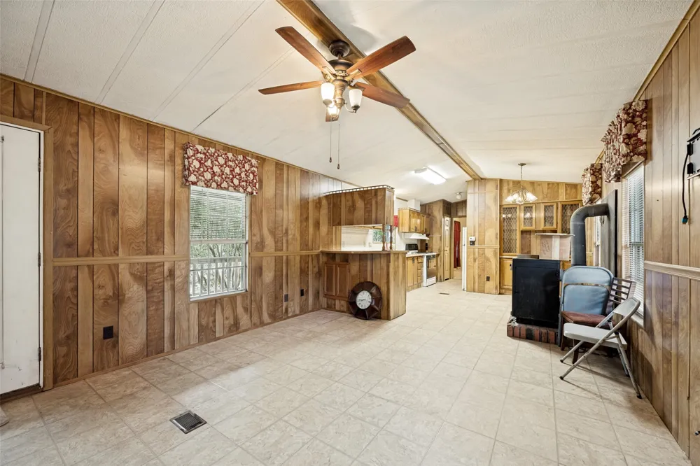 1842 County Road 1105 Ravenna, TX 75476