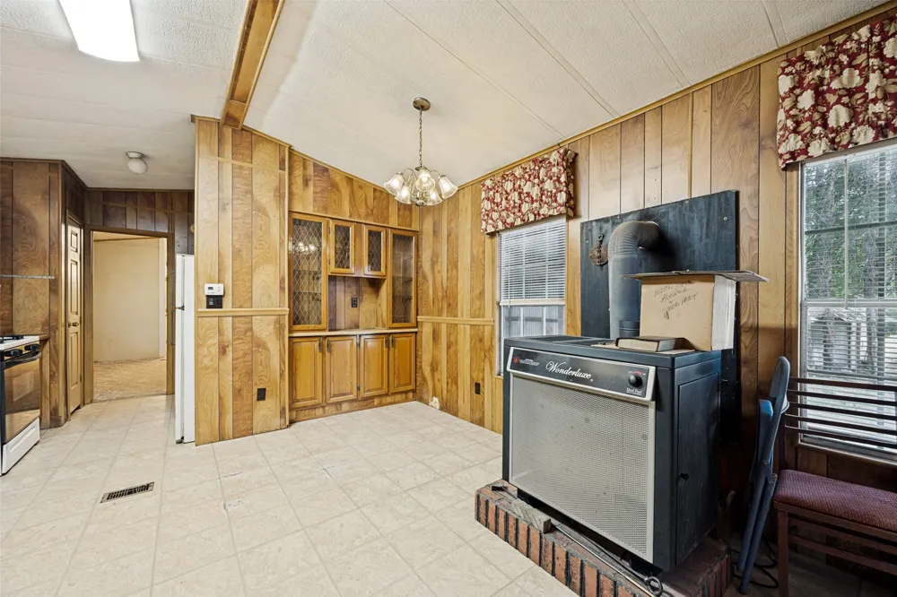 1842 County Road 1105 Ravenna, TX 75476