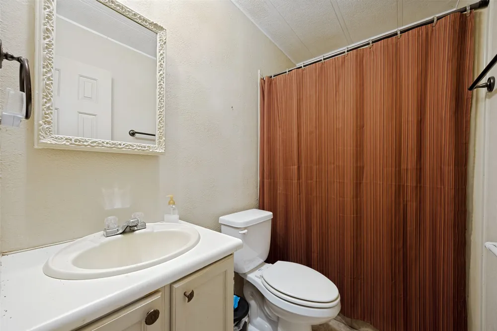 1842 County Road 1105 Ravenna, TX 75476