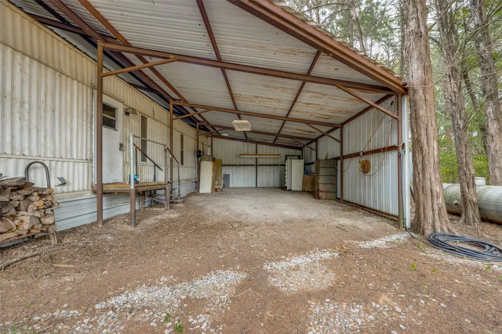 1842 County Road 1105 Ravenna, TX 75476