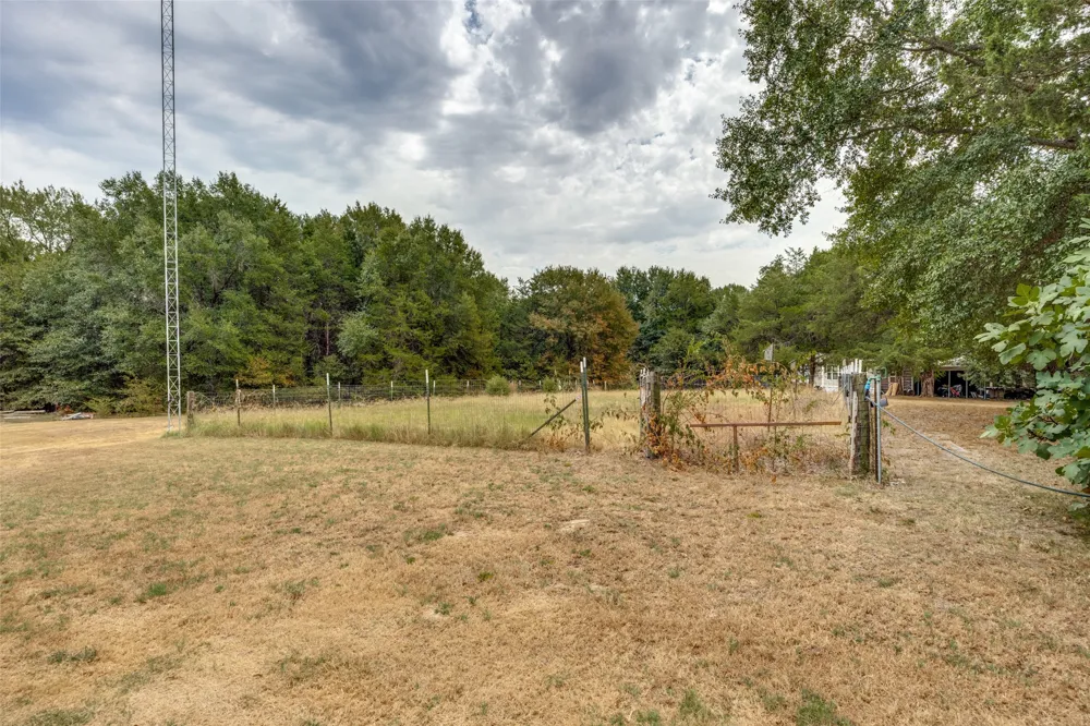 1842 County Road 1105 Ravenna, TX 75476