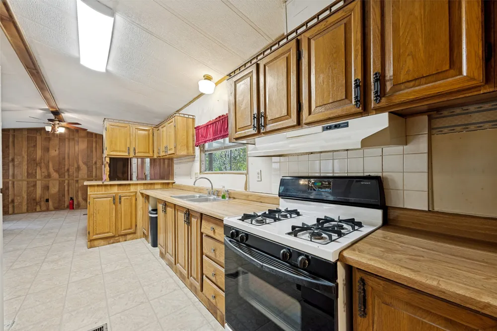 1842 County Road 1105 Ravenna, TX 75476