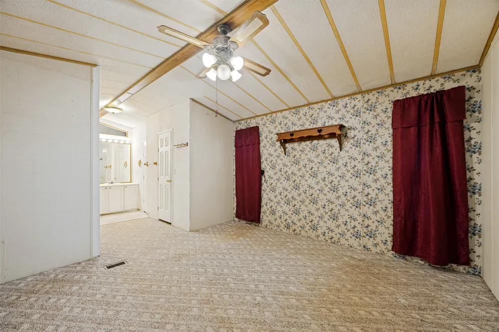 1842 County Road 1105 Ravenna, TX 75476