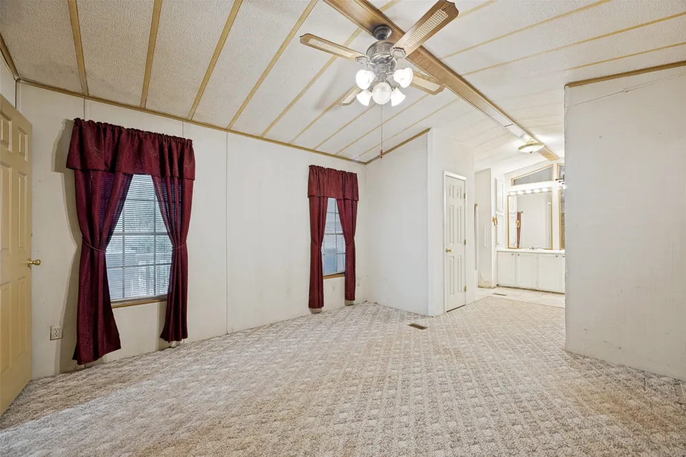 1842 County Road 1105 Ravenna, TX 75476