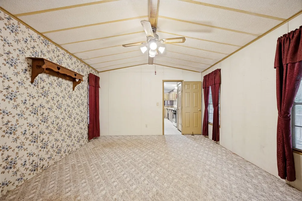 1842 County Road 1105 Ravenna, TX 75476