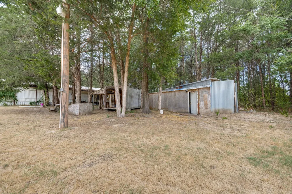 1842 County Road 1105 Ravenna, TX 75476