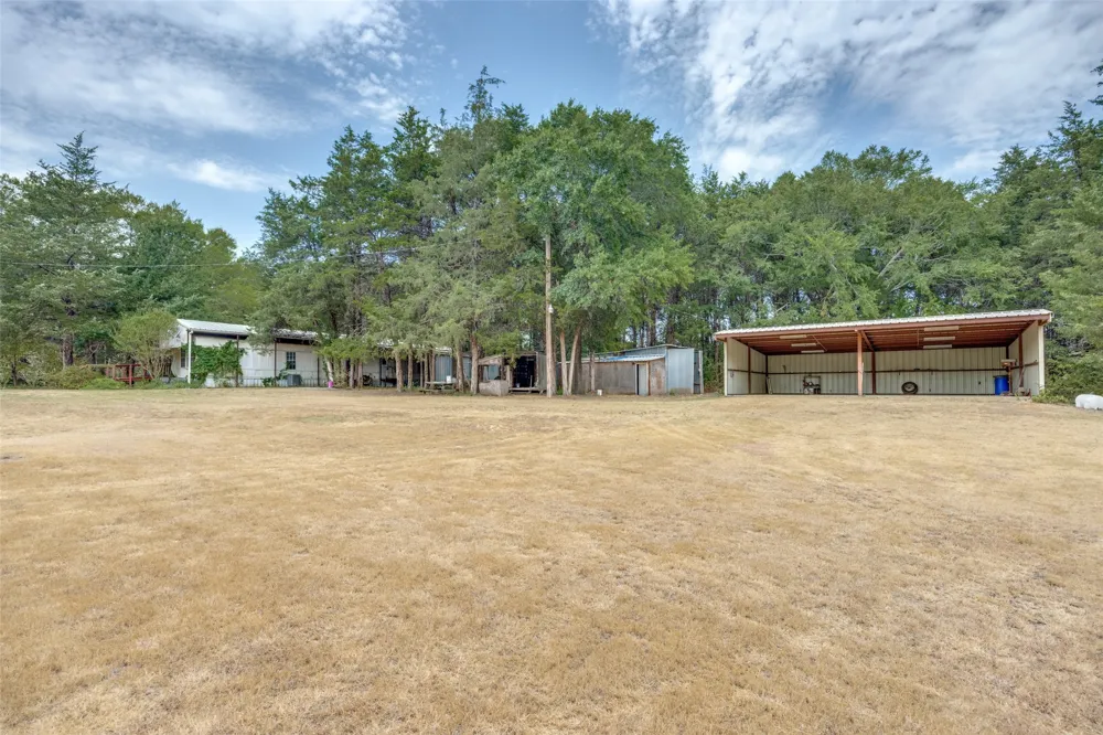 1842 County Road 1105 Ravenna, TX 75476