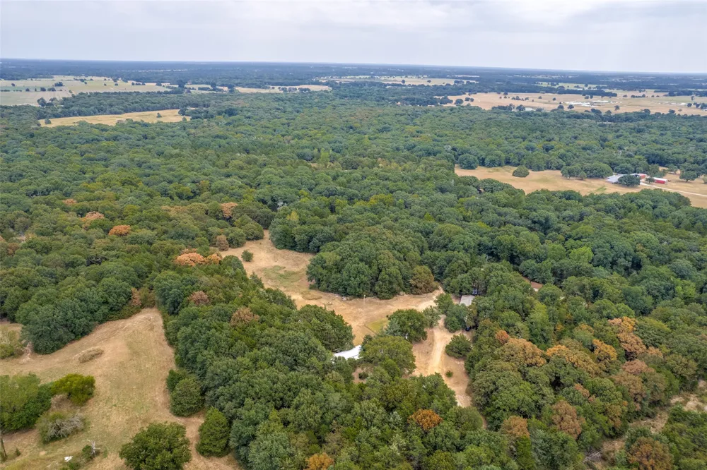 1842 County Road 1105 Ravenna, TX 75476