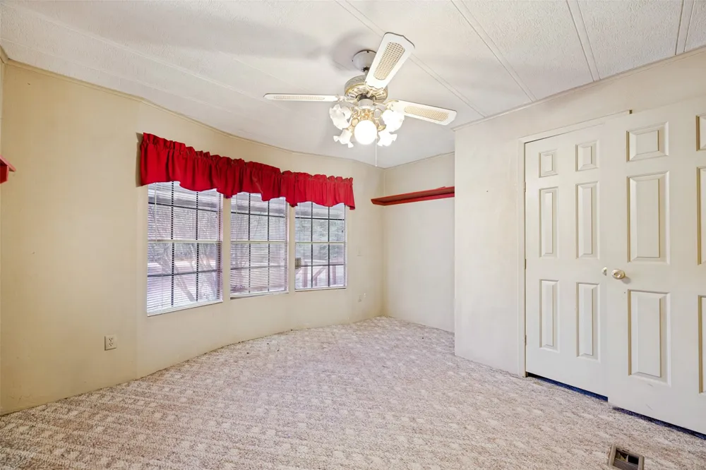1842 County Road 1105 Ravenna, TX 75476