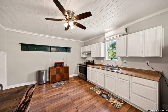 320 SECOND ST Comfort, TX 78013