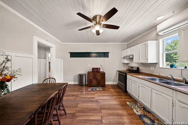 320 SECOND ST Comfort, TX 78013