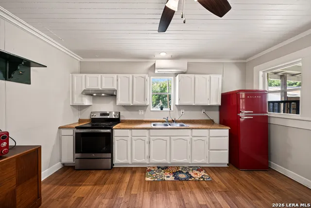 320 SECOND ST Comfort, TX 78013