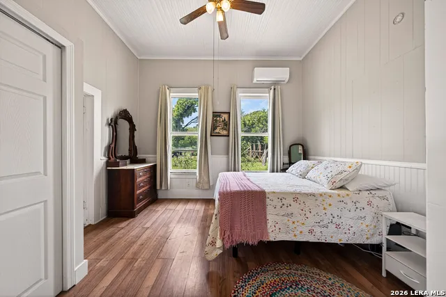 320 SECOND ST Comfort, TX 78013