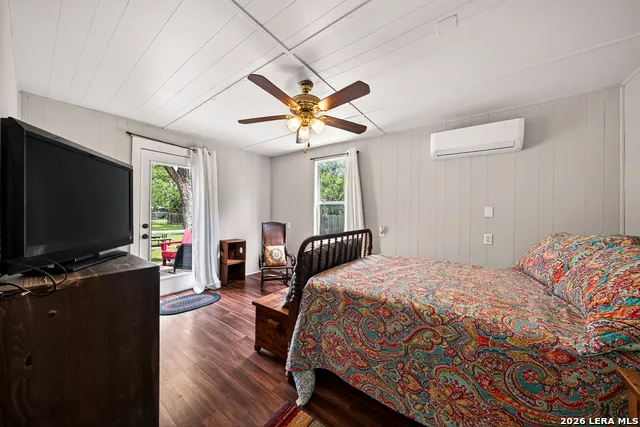 320 SECOND ST Comfort, TX 78013