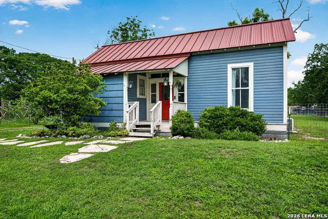 320 SECOND ST Comfort, TX 78013