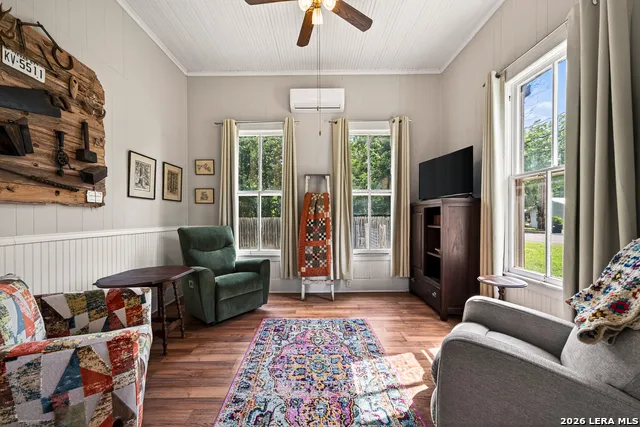 320 SECOND ST Comfort, TX 78013