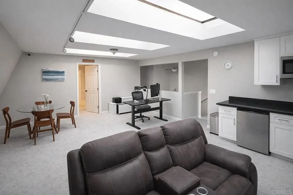 2537 Navarra Drive #B11 Carlsbad, CA 92009