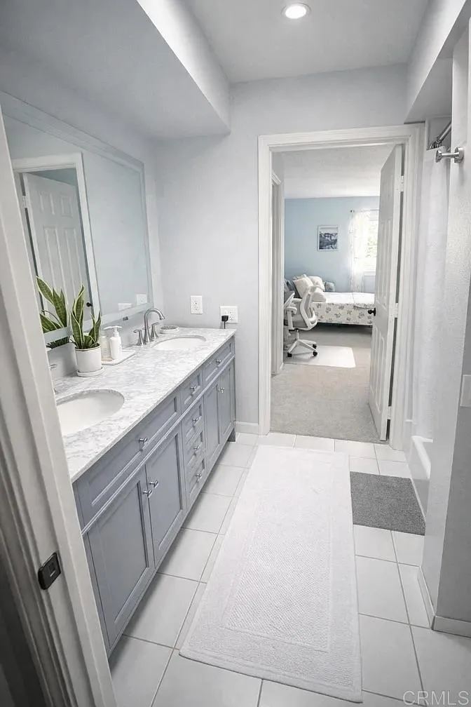 2537 Navarra Drive #B11 Carlsbad, CA 92009