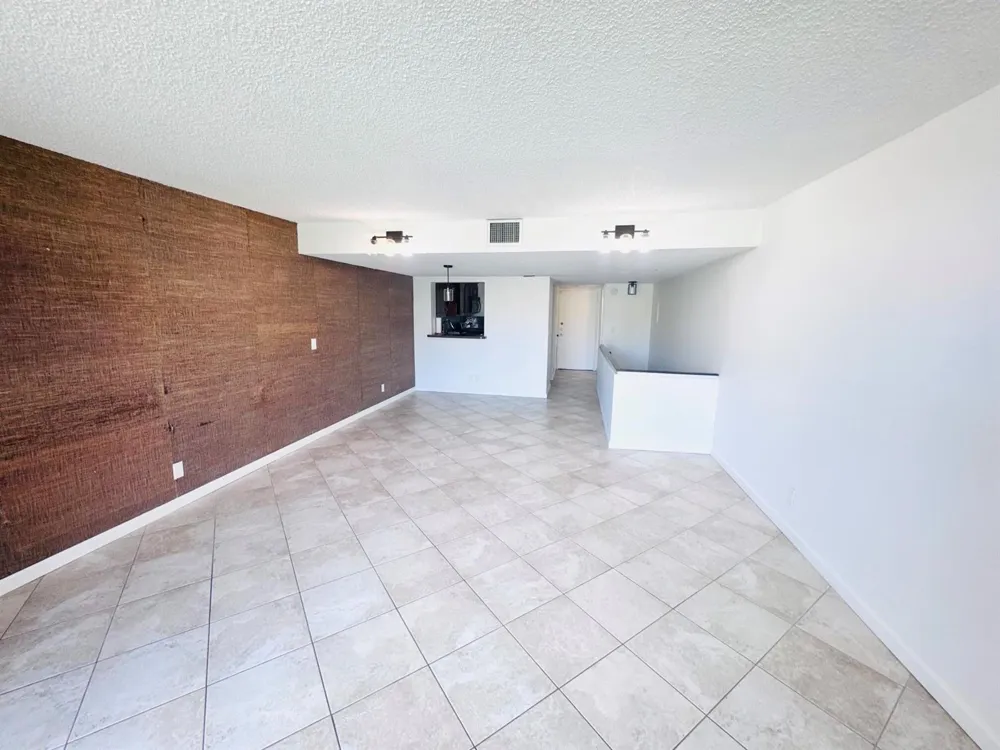 2820 TENNIS CLUB DRIVE #206 West Palm Beach, FL 33417