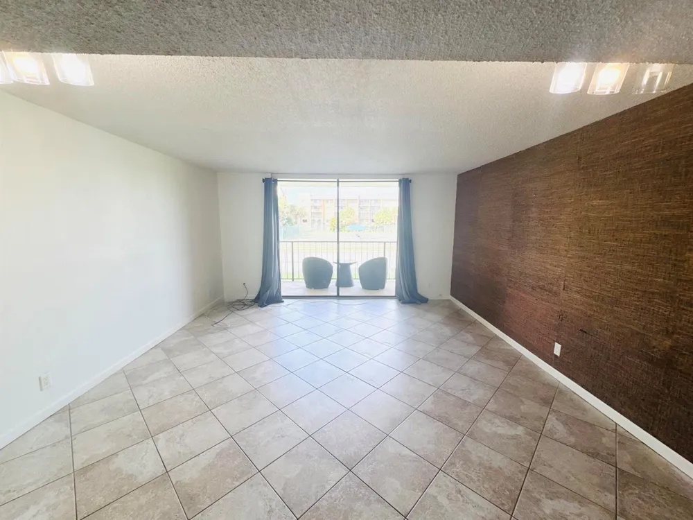 2820 TENNIS CLUB DRIVE #206 West Palm Beach, FL 33417