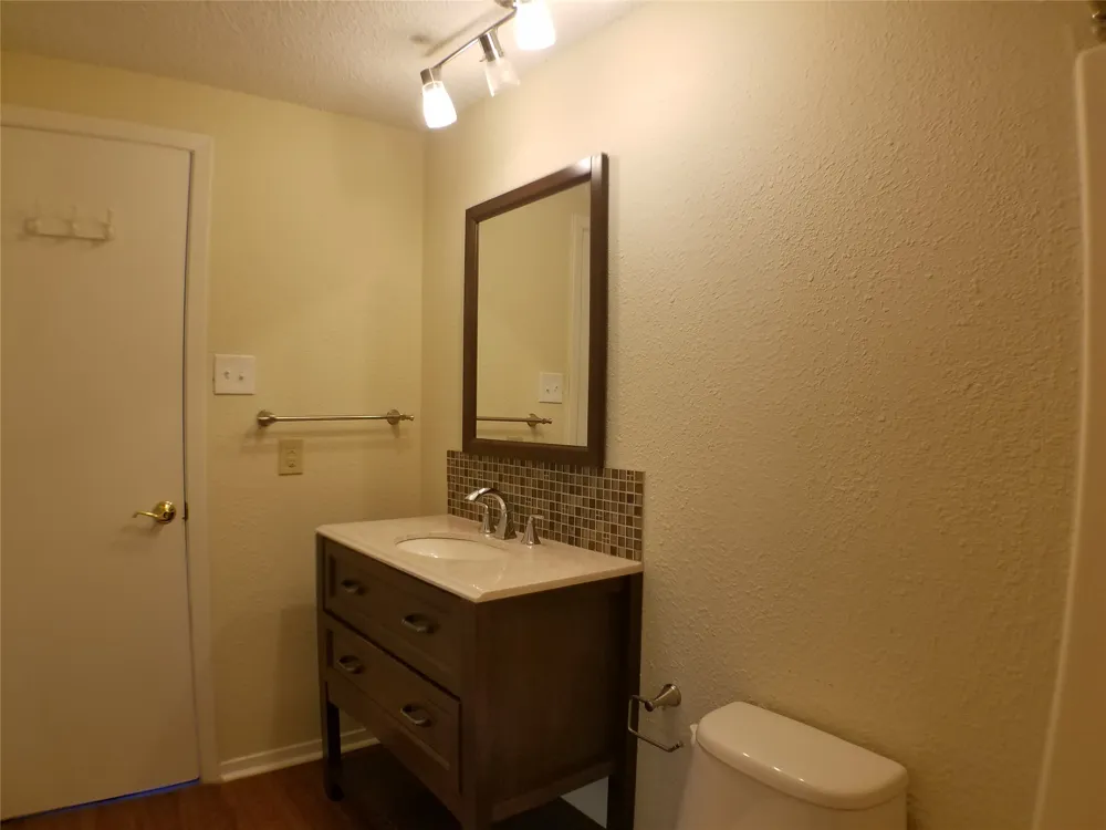 4908 Barkbridge Trail Austin, TX 78744