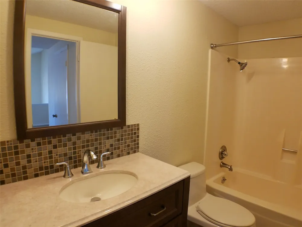4908 Barkbridge Trail Austin, TX 78744