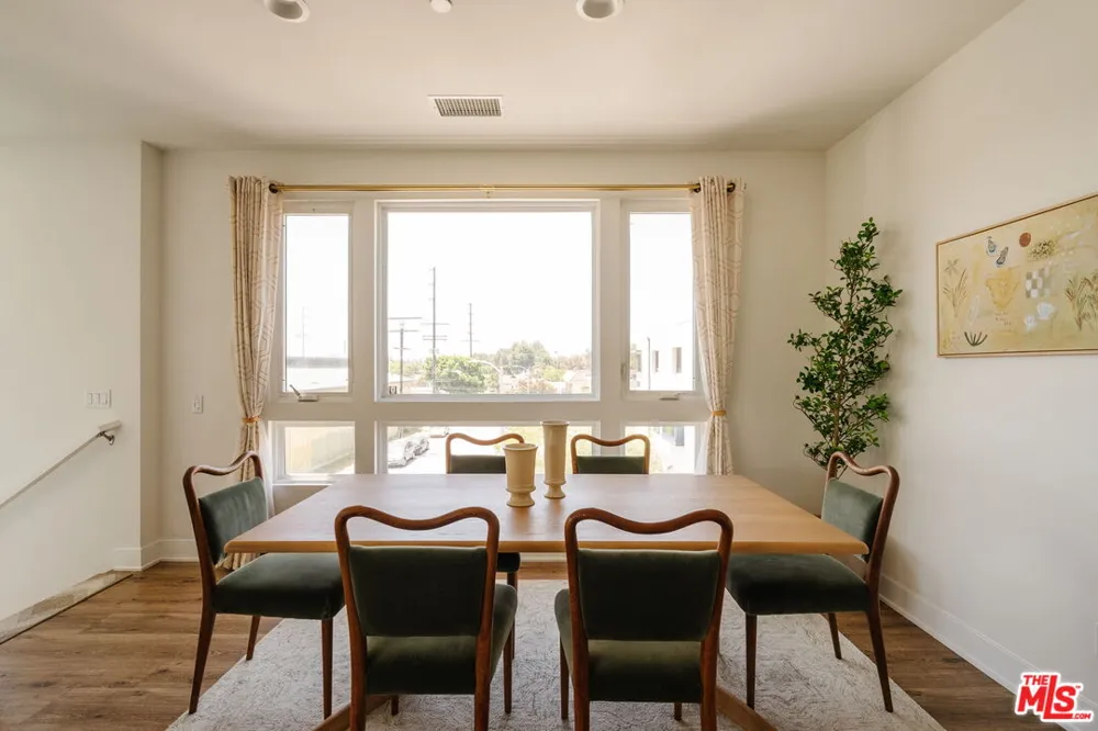 2911 W Exposition Place Los Angeles, CA 90018