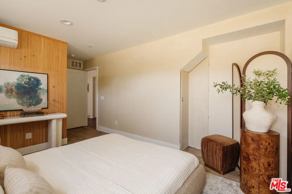 2911 W Exposition Place Los Angeles, CA 90018