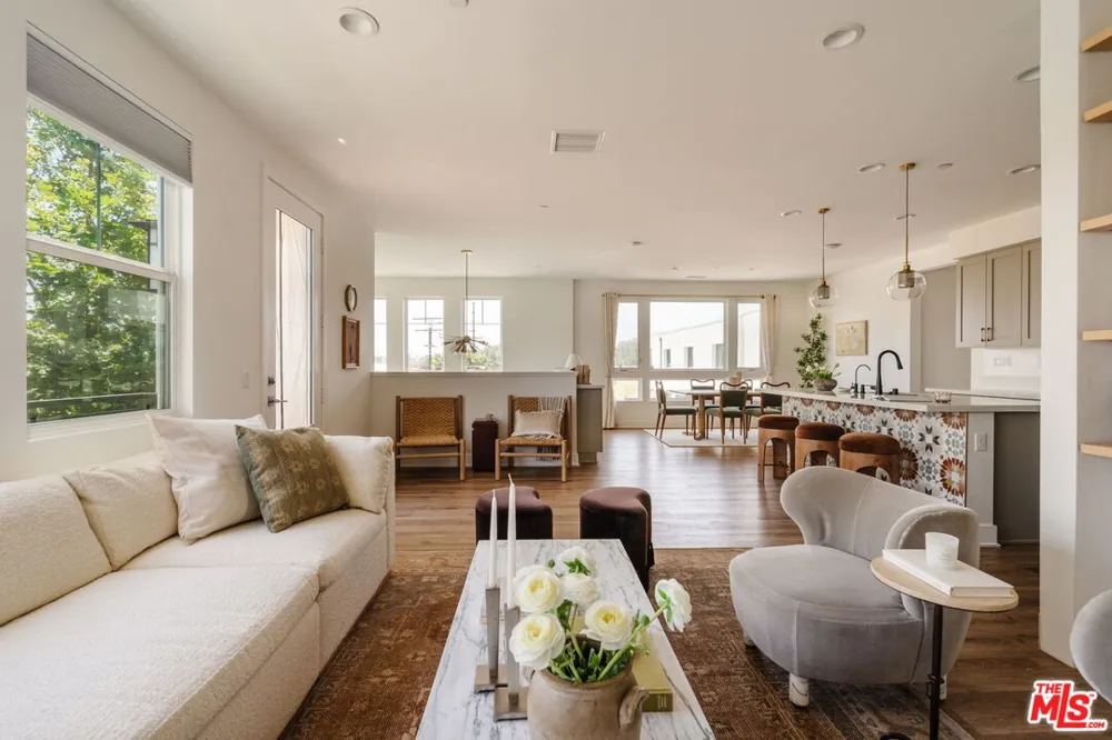 2911 W Exposition Place Los Angeles, CA 90018