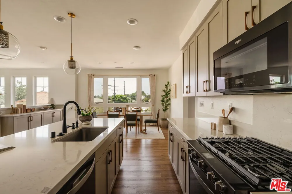 2911 W Exposition Place Los Angeles, CA 90018