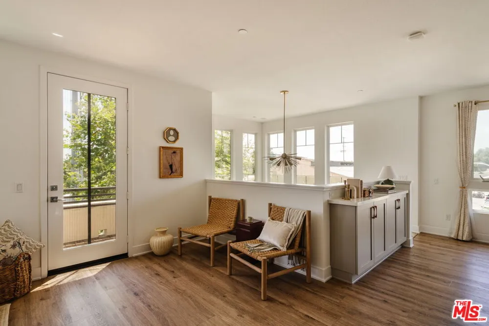 2911 W Exposition Place Los Angeles, CA 90018