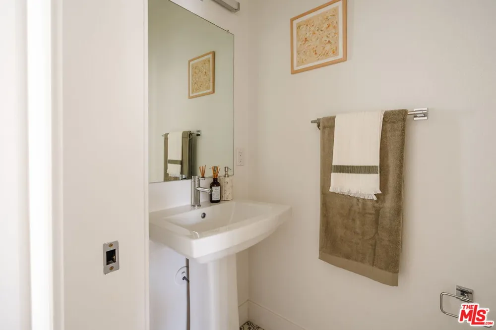 2911 W Exposition Place Los Angeles, CA 90018