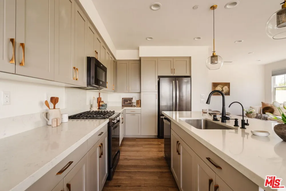 2911 W Exposition Place Los Angeles, CA 90018