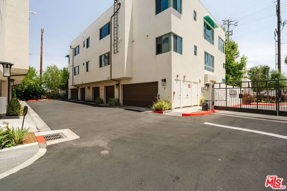 2911 W Exposition Place Los Angeles, CA 90018