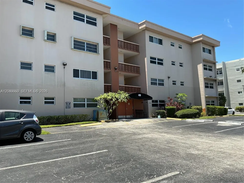 410 SE 2nd St #318 Hallandale Beach, FL 33009