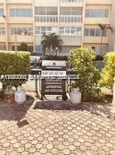 410 SE 2nd St #318 Hallandale Beach, FL 33009
