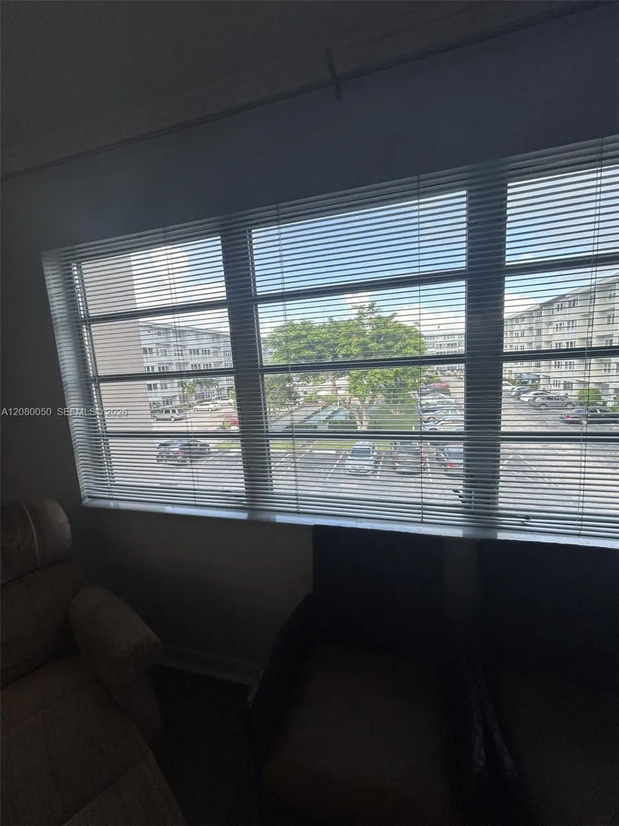 410 SE 2nd St #318 Hallandale Beach, FL 33009