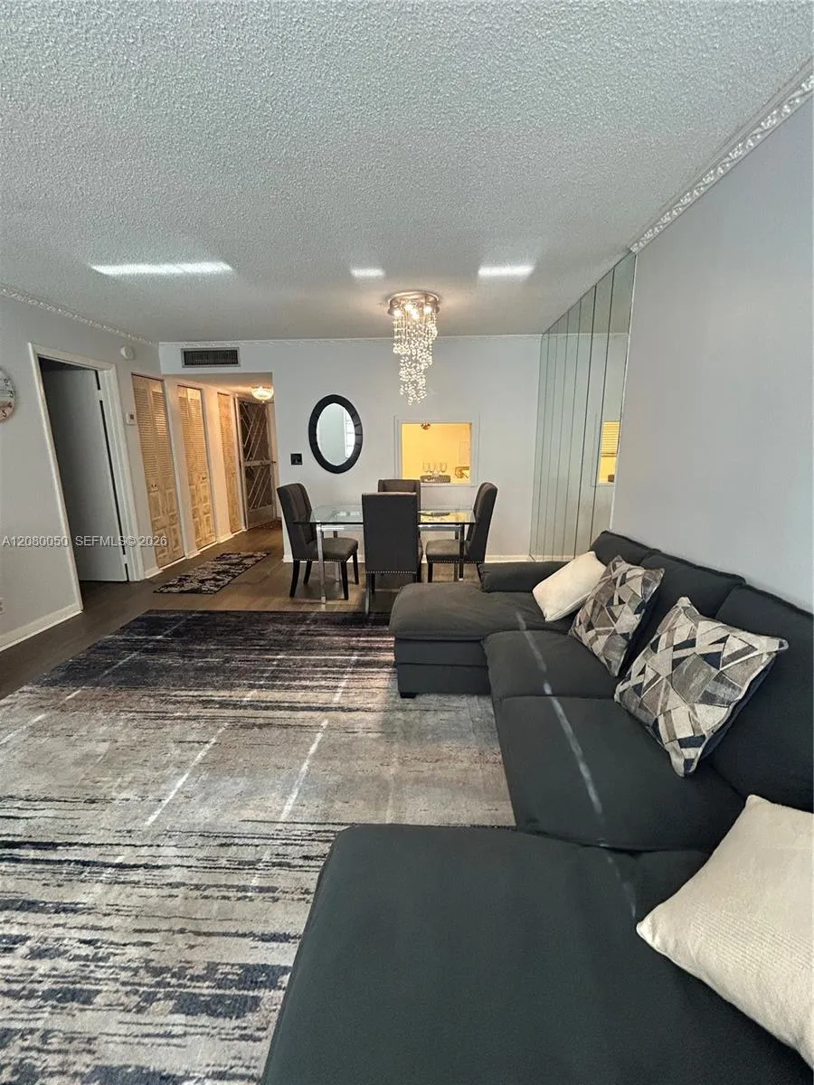 410 SE 2nd St #318 Hallandale Beach, FL 33009