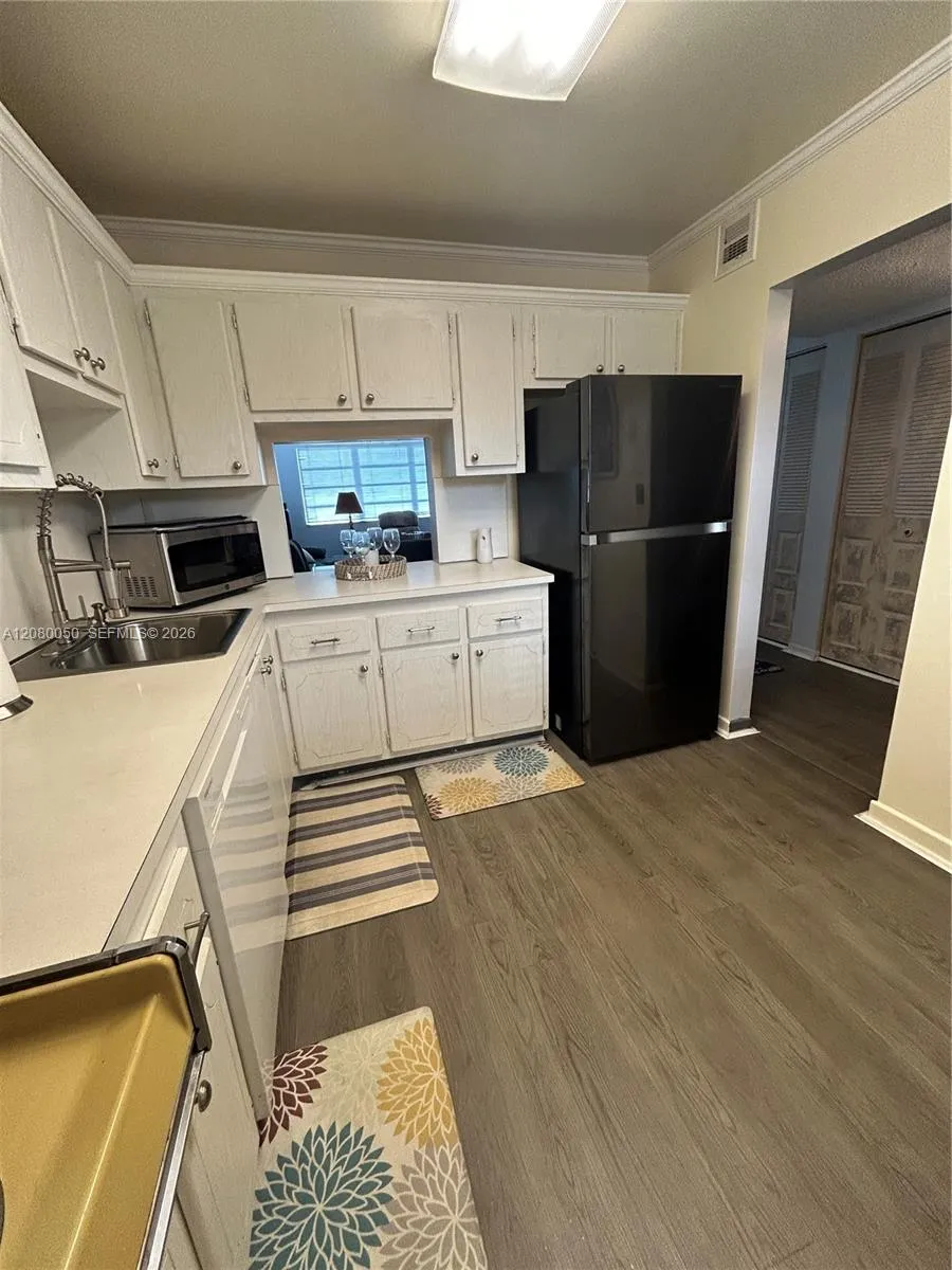 410 SE 2nd St #318 Hallandale Beach, FL 33009