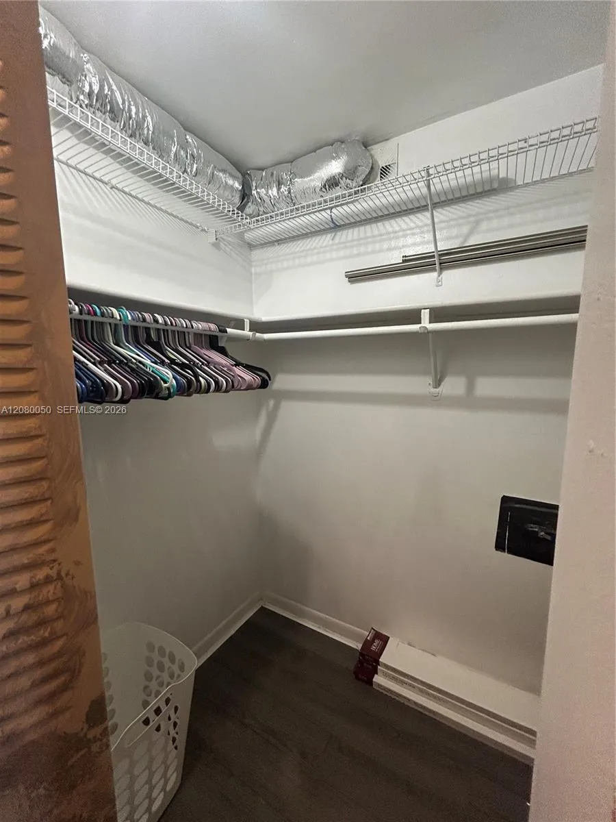 410 SE 2nd St #318 Hallandale Beach, FL 33009