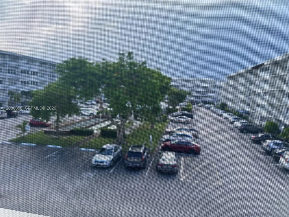 410 SE 2nd St #318 Hallandale Beach, FL 33009