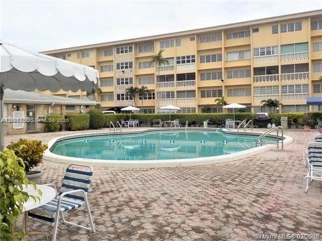 410 SE 2nd St #318 Hallandale Beach, FL 33009