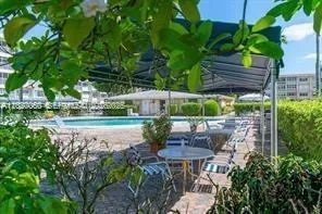410 SE 2nd St #318 Hallandale Beach, FL 33009