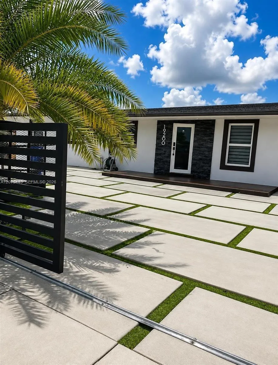 19200 NW 51st Ave Miami Gardens, FL 33055