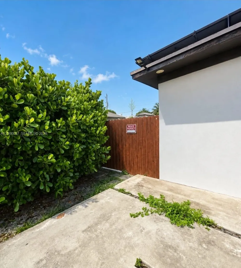12445 NW 20th Ave Miami, FL 33167